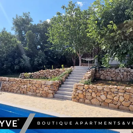 Aryve Boutique-ferienvilla Mit Meerblick, Pool Und Design-interieur In Apartman