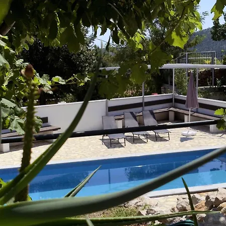 Aryve Boutique-ferienvilla Mit Meerblick, Pool Und Design-interieur In Bribir