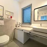 Aryve Boutique-ferienvilla Mit Meerblick, Pool Und Design-interieur In Apartament