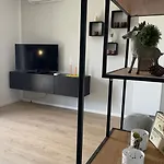 Aryve Boutique-ferienvilla Mit Meerblick, Pool Und Design-interieur In Apartament
