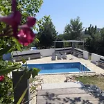 Aryve Boutique-ferienvilla Mit Meerblick, Pool Und Design-interieur In Apartament