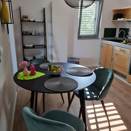 Aryve Boutique-ferienvilla Mit Meerblick, Pool Und Design-interieur In Apartmán