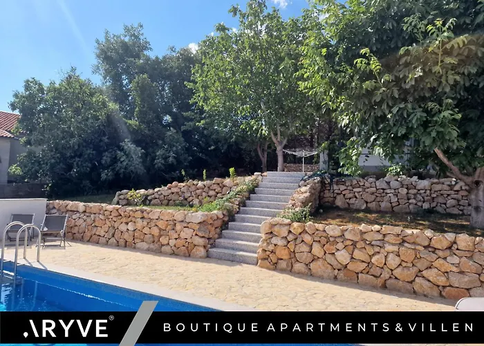 Aryve Boutique-ferienvilla Mit Meerblick, Pool Und Design-interieur In Apartmán